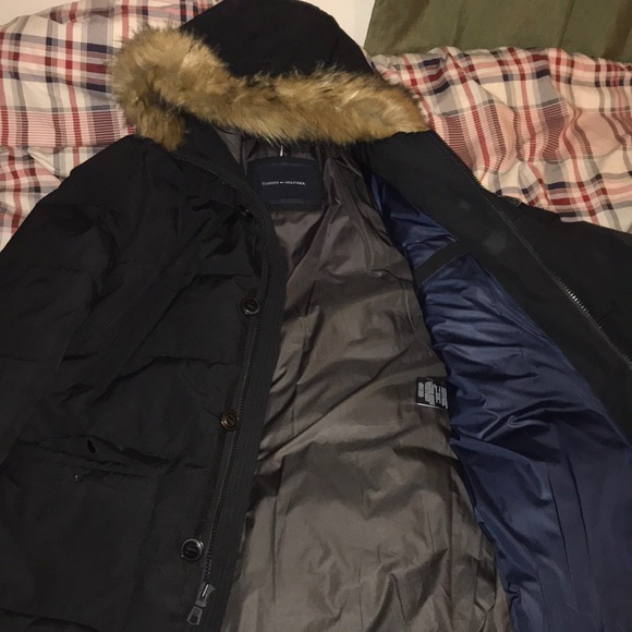 Tommy Hilfiger coat. - Picture 2 of 3